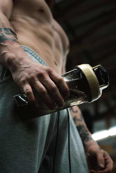 #Protein #Preworkout #Nowhisks #Gymbottle #Shakerbottle #Helimix #GymEssentials #Gym #BPAFree #BPSfree Pre Workout Product Photography, Protein Product Photography, Gym Product Photography, Gym Protein, Workout Photoshoot, Gym Photography, Gym Bottle, Protein Shaker Bottle, Protein Shaker