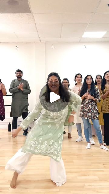 1.7M views · 149K likes | Pooja Venkatesh Reddy on Instagram: "Danced to one of the most joyful & romantic beats in today’s valentines special workshop. Love how everyone owned the choreography & performed beautifully 🥰. Super grateful for the love always 🤗  Do you also love this song?!   Choreography: @_poojj  Filmed by : @venkatesh_k08   #dance #dancer #bayareadancer #bollywood #jabwemet #dancereelsofinstagram #bollywoodreels [ Bay Area dance workshop , dance workshop , Bollywood dance reels , Valentine’s Day workshop , yeh ishq hai ]" One Love Song, First Love Song, New Romantic Songs, Songs For Dance, Dance Reels, Kiss Songs, Ishq Hai, Welcome Songs, Bollywood Dance Choreography