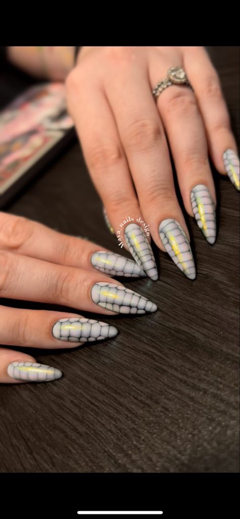 Snake Skin Almond Nails, Snake Scale Nails, Reptile Nails Design, Green Snake Skin Nails, Snake Skin Nail Art, Snake Nails Designs, Real Snake Skin Nails, Reptile Print Nails, Nails Snake Skin