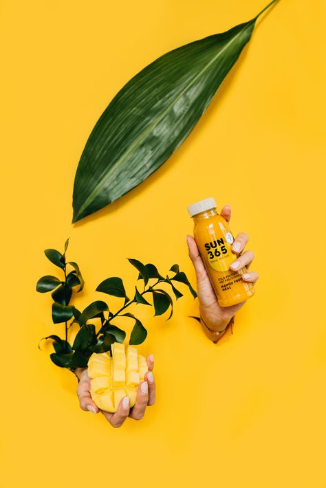 Mango Product Photography, Mango Photoshoot Ideas, Mango Photoshoot, Collagen Photography, Mango Photography, Summer Ads, Indoor Shoot, Kiwi Juice, Mango Drinks