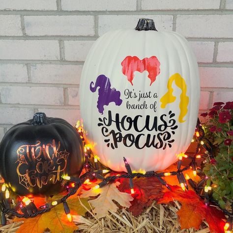 Pumpkin Painting Ideas Hocus Pocus, Hocus Pocus Pumpkin, Diy Pumpkins Painting, Cute Painted Pumpkin Ideas, Spirit Halloween Coupon, Halloween Pumpkin Crafts, Creative Pumpkin Painting, Creative Pumpkin Decorating, Hocus Pocus Party