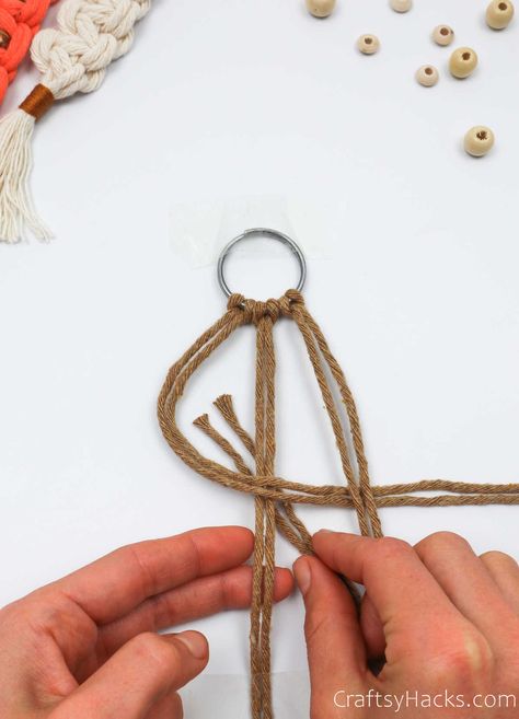 If you are wanting to upgrade your accessories on a low budget look no further than this adorable and easy DIY macrame keychain craft. Try this cool DIY macrame craft and enjoy having more stylish DIY accessories. Diy Macrame Keychain, Diy Rings Tutorial, Easy Diy Macrame, Diy Crafts Keychain, Rings Tutorial, Macrame Wedding Decor, Macrame Accessories, Keychain Craft, Macrame Supplies