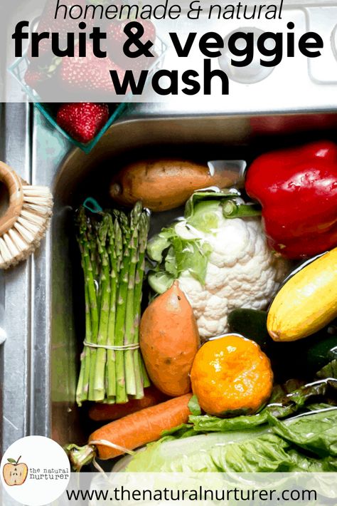 This easy homemade fruit and veggie wash is a great little trick for cleaning your produce when you bring it home! Natural, inexpensive & made with items you probably already have in your kitchen. Fruit And Veggie Wash, Storing Veggies, Cleaning Fruit, Cleaning Vegetables, Produce Wash, Washing Veggies, Veggie Storage, Fruit Veggie Wash, Fruit Wash