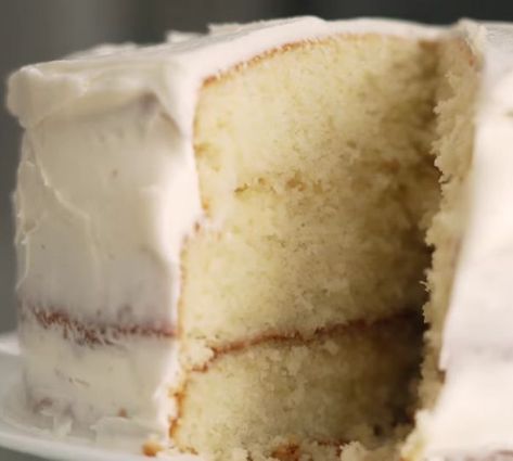 Easy Grandma's Million-Dollar Cake Recipe Million Dollar Cake Recipe, Million Dollar Cake, Dollar Cake, Million Dollar Pound Cake, Sugar Cake, Caking It Up, Buttercream Icing, Delicious Cake, Food Cake