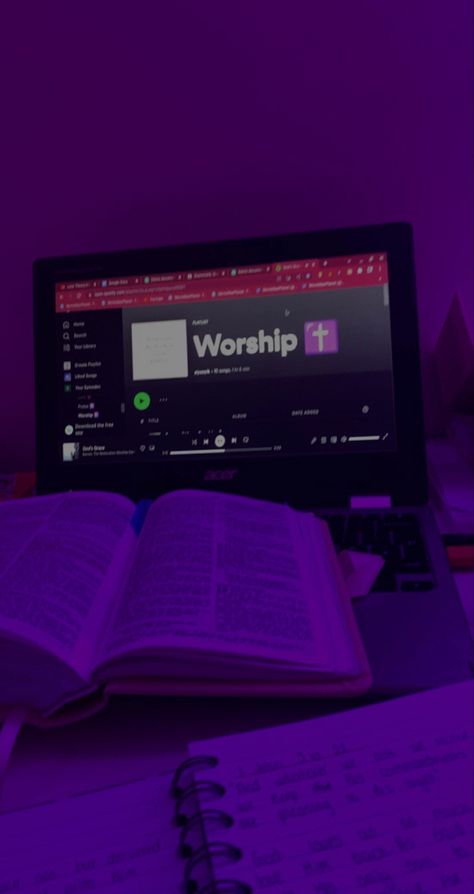 Black Woman Reading Bible Aesthetic, Bible Study Aesthetic Black People, Pray Asthetic Picture, Bible Study Vision Board, Chritian Girl Aesthetics, Bible Studies Aesthetic, Christian Vision Board Aesthetic, Bible Pictures Aesthetic, Bible Aesthetic Pictures