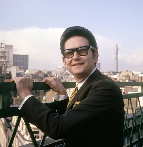 Old School Radio, 20th Century Music, Roy Orbison, Country Blue, National Photography, Roof Top, London Photos, Beautiful Voice, My Favorite Music