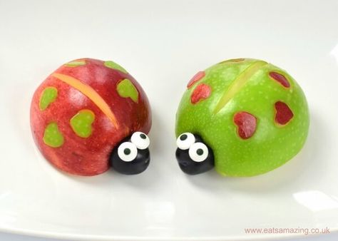 Cute and easy edible Valentines craft - these fun apple love bugs make a perfect healthy snack for kids this Valentines Day! Easy Valentines Snacks, Heart Shaped Snacks, Healthy Kids Party Food, Valentines Healthy Snacks, Valentines Snacks, Healthy Valentines, Kids Daycare, Edible Crafts, Ladybug Party