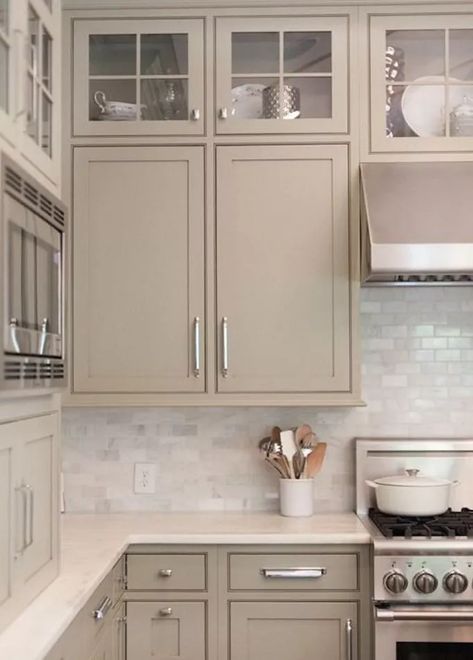 9 Kitchen Trends That Will Be Everywhere in 2022 Greige Kitchen Cabinets, Taupe Kitchen Cabinets, Cream Kitchen Cabinets, Greige Kitchen, Cabinets Colors, Taupe Kitchen, Kitchen Cabinet Trends, Kitchen Ikea, Painted Kitchen Cabinets Colors