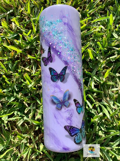 Butterfly Tumbler Ideas, Spring Tumbler Ideas, Spring Tumblers, Butterfly Tumbler Cup, Spring Butterflies, Tumbler Inspiration, Purple Cups, Epoxy Projects, Epoxy Cups