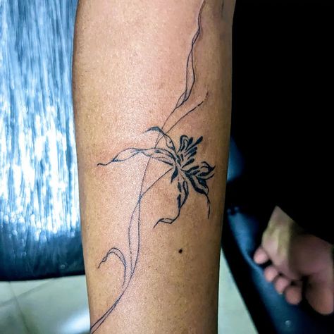 botanical flow tattoo 🌼 Artist: Sathish Follow for more DM for appointments #tattooreel #tattoo#tattoostyle #tattooink #tattoolove #tattoos #botanicalart #botanical #flowertattoo #tattoodesign Flow Tattoo, Tattoo Inspo, Tattoo Artist, Botanical Art, Ink Tattoo, Follow For More, Tattoo Artists, Flower Tattoo, Tattoo Designs