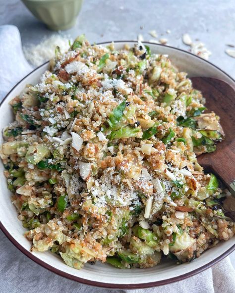 This Warm Brussels Sprout and Quinoa Salad recipe will be your new favorite fall salad! Not only is this shredded sprouts salad so easy to throw together, but it is perfect for meal prep! You can make this and pair it with any protein like grilled chicken, salmon or tofu, or enjoy it as a side dish! Brussels Salad, Loaded Smashed Potatoes, Baked Brussel Sprouts, Sprouting Quinoa, Fall Salad, Chicken Chopped Salad, Shredded Brussel Sprouts, Warm Salad, Brussels Sprout