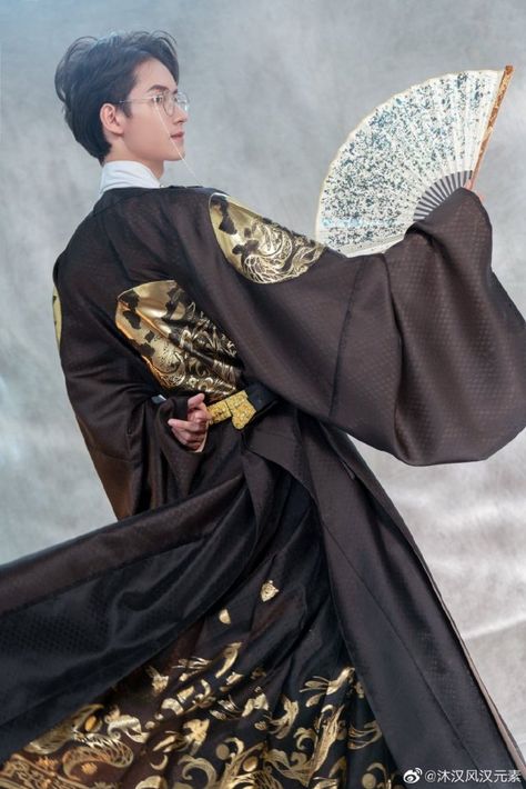 Chinese Hanfu Male Black, Male Hanfu Drawing, Traditional Korean Clothing Men, Hanfu Men Traditional, Modern Hanfu Men, Chinese Traditional Dress Men, Traditional Chinese Clothing Male, Chinese Hanfu Male, Hanfu Gallery