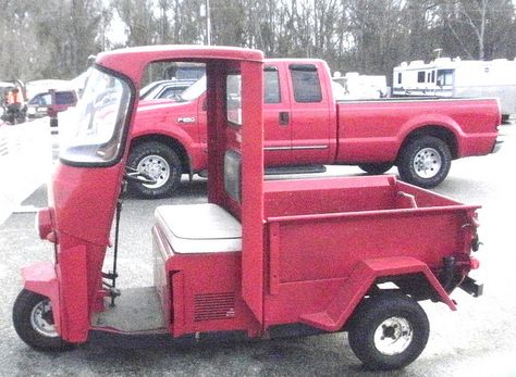 Cushman Truckster Cushman Scooters, Cushman Truckster, Three Wheeled Car, Auto Rickshaw, Go Kart Plans, Jeepster Commando, Retro Scooter, Piaggio Ape, American Pickers