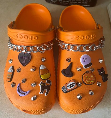 halloween crocs #fashion #aesthetic #tiktok #crocs #orange #halloween #recipe Orange Crocs With Jibbitz, Halloween Crocs Jibbitz, Fall Crocs Shoes, Halloween Crocs Shoes, Orange Crocs Outfit, Platform Crocs Outfits, Crocs Aesthetic Outfit, Orange Halloween Shirt, Crocs Halloween