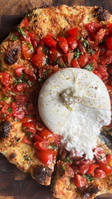 Lacey Ostermann, Pizza Burrata, Tomatoes Burrata, Bruschetta Pizza, Pizza Video, Burrata Pizza, Bread Crust, Foccacia Bread, Paleo Pizza