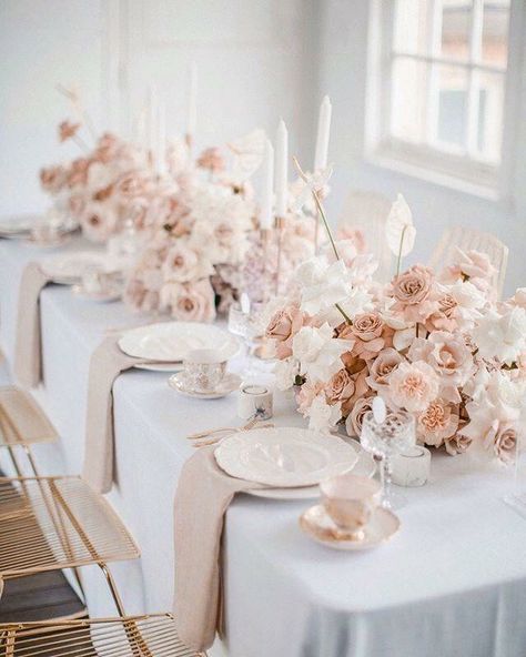 Tafel Decor, Boda Mexicana, Bridal Table, Peach Wedding, Wedding Table Settings, Wedding Mood Board, Wedding Tablescapes, Wedding Mood, Table Flowers