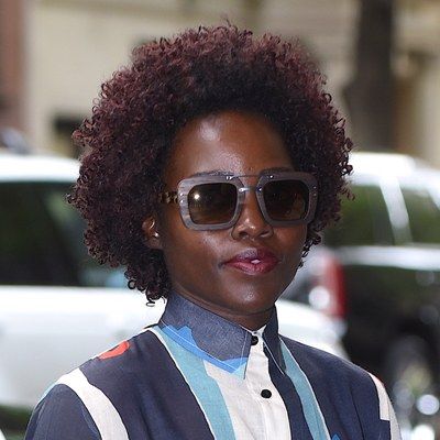 Wine Color Hair Burgundy, Twa Hair Color, Ways To Dye Your Hair, Burgundy Hair Color Ideas, Burgundy Hair Color, Wine Hair Color, Debra Messing, Twa Hairstyles, Lupita Nyong'o