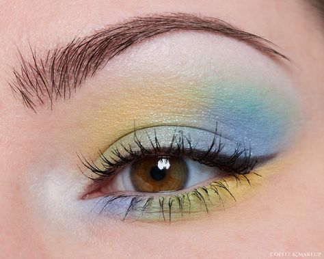 Colorful Natural Makeup, Soft Pastel Makeup Looks, Simple Color Makeup, Easy Makeup Ideas Colorful, Yellow Blue Makeup, Simple Colorful Makeup, Cute Makeup Looks Colorful, Subtle Colorful Eye Makeup, Colorful Makeup Aesthetic