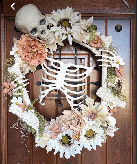 Christmas Wreaths With Ornaments, Wreaths With Ornaments, Wreaths Diy Christmas, Skeleton Wreath, Diy Christmas Wreaths Ideas, Christmas Wreaths Ideas, Christmas Ornament Wreath, Diy Christmas Wreaths, Halloween Crafts Decorations