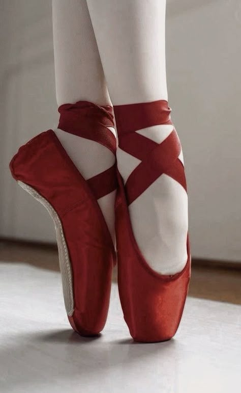 Red Ballet Aesthetic, Point Shoes Aesthetic, Ballet Pointe Shoes, Ballet Pictures, Ballet Beauty, Ballet Inspiration, Ballet Art, Ballet Clothes, Ballet Photos