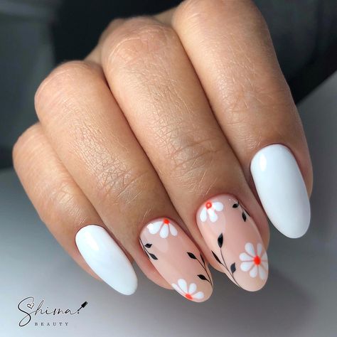 ♔🅢🅗🅘🅜🅐♔ (@shima_beautyy) • Fotos e vídeos do Instagram March Nails Ideas 2024, White Summer Nails, August Nails, Oval Nails, Hot Nails, Nails 2024, Floral Nails, Chic Nails, Short Acrylic Nails