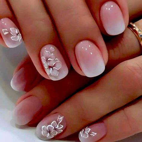 Nail Art On Small Nails, Beach Wedding Nails, Pink White Nails, Graduation Nails, Elegant Nail Art, Pretty Nail Art Designs, Nails White, Pink Gradient, Pretty Nail Art