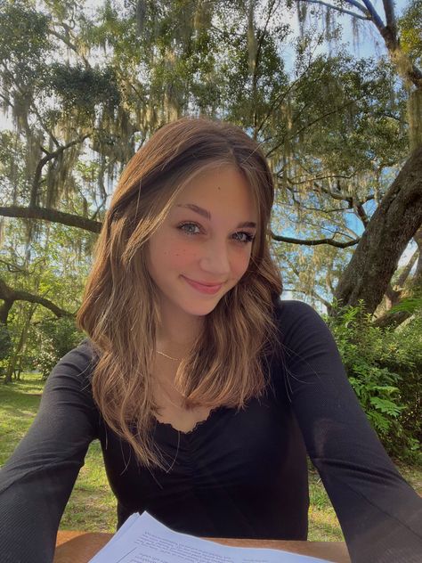 black lace top from shein 🙏🏻 outside studying / picnic ?? Addi Core, Picnic Selfie, Selfies Outside, Selfie Outside, Outdoor Selfie, Black Lace Top, Self Portrait Photography, Girly Style, Black Lace Tops