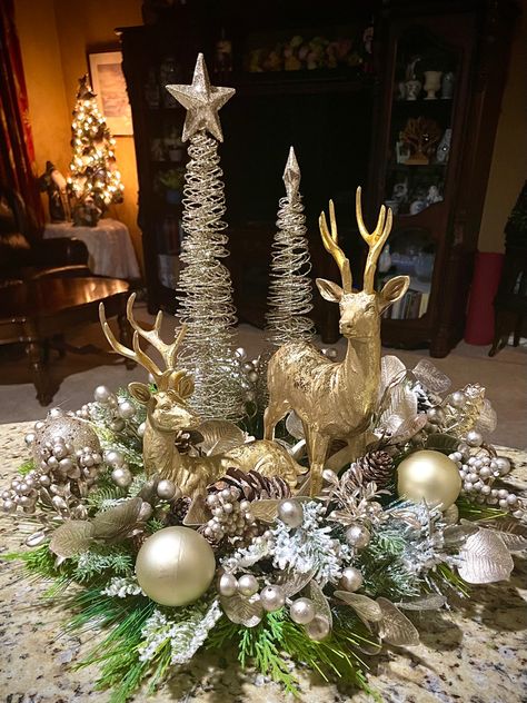 Silver Deer Christmas Decor, Christmas Floral Centerpieces Elegant, Reindeer Themed Christmas Decor, Reindeer Table Centerpieces, Reindeer Centerpieces Table Decorations, Reindeer Table Decorations, Reindeer Centerpieces, Deer Christmas Decor, Elegant Christmas Centerpieces