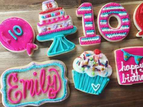 https://www.instagram.com/p/BkNw6MtBLAA/?igshid=jd0ehjxle08v Birthday Buttercream Cookies, Sugar Cookie Buttercream Frosting, Buttercream Frosting Cookies, Decorator Frosting, Buttercream Cake Decorating, Cake Business, Dessert Decoration, Cookie Inspiration, Cute Desserts