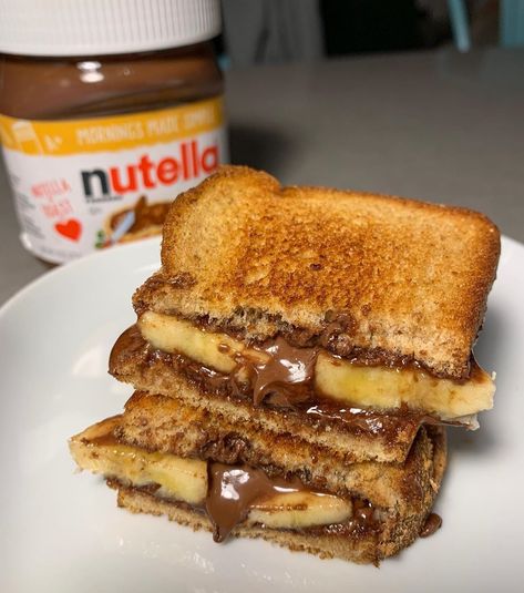 Nutella And Banana Sandwich, Nutella With Banana, Nutella Sandwich Aesthetic, Nutella Banana Sandwich, Nutella On Bread, Nuttela Bread Toast, Nutella And Bread, Bread With Nutella, Breakfast Nutella