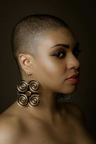 . Adinkra Earrings, Short Hair Black Woman, Bald Head Women, Shaved Hair Cuts, Body Decor, Natural Hair Short Cuts, Short Hair Black, Style Evolution, Bald Hair