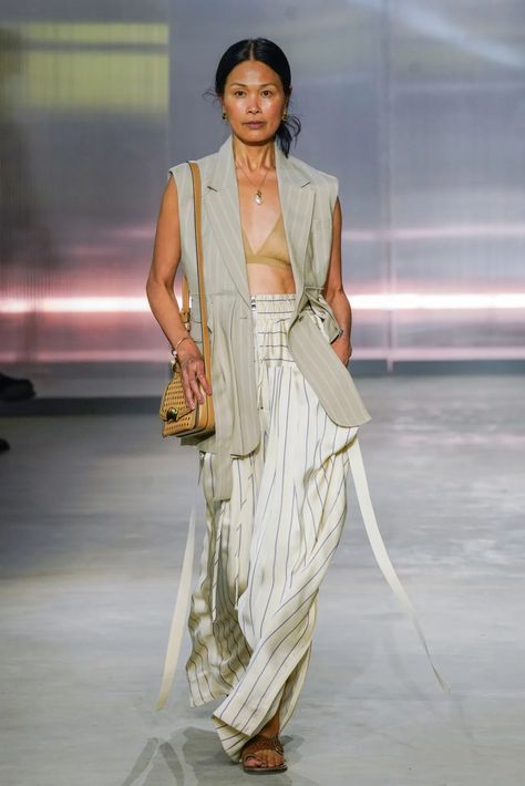 3.1 Phillip Lim Spring 2025 Ready-to-Wear Runway, Fashion Show & Collection Review [PHOTOS] Style Inspiration Spring Summer, Show Collection, 90s Fashion Outfits, Style Inspiration Summer, September 2024, Fashion Show Collection, 3.1 Phillip Lim, Phillip Lim, Business Fashion