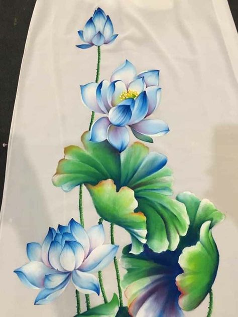 Lotus Fabric Painting, Drawing Ideas Canvas, Easy Plastic Canvas Patterns, Small Canvas Painting Ideas, Canvas Easy Painting Ideas, Flower Drawing Ideas, Small Canvas Painting, Canvas Easy Painting, Fabric Colour Painting