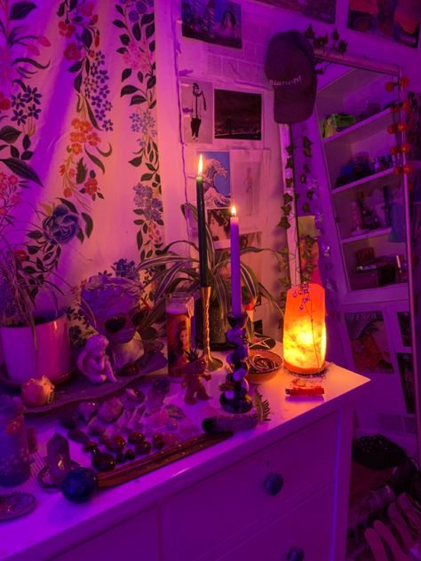 Plants And Led Lights Bedroom, Pink Hippie Room, Fairy Bedroom Aesthetic, Hippy Room, Chill Room, Dream Apartment Decor, Room Redesign, Grunge Room, Pretty Bedroom