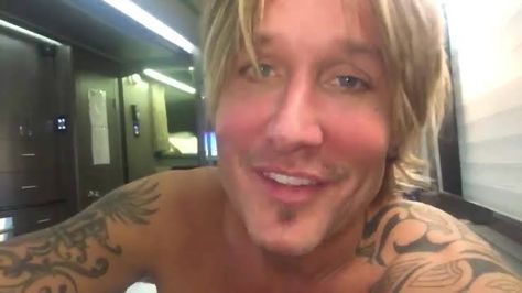 Keith Urban Selfie Picture, Aha Band, Urban Pictures, Selfie Picture, Country Music Stars, Keith Urban, Music Star, Country Music, Band