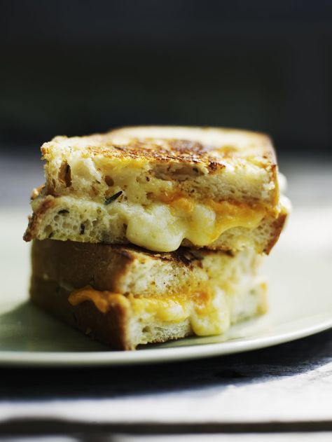 Grilled cheese sandwich with aged cheddar on rosemary crusty bread Grilled Cheese Sides, Onion Grilled Cheese, Cheese Vegan, Caramelised Onion, Meatless Recipes, Grilled Sandwich, Creamy Cheese, Cheese Sandwich, Creamy Soup