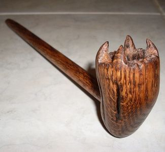 How to Make a Tobacco Pipe Out of Wood Peace Pipe, Cool Pipes, Wooden Pipe, Wood Pipe, Pipes And Cigars, Carving Wood, Whittling, Native Art, Mortar And Pestle