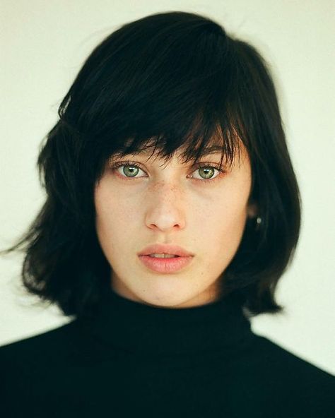 /e d w r e y a// Black Hair Green Eyes, Hair Colour For Green Eyes, Colour Ideas, Trendy Hair Color, Aesthetic Pfp, Hazel Eyes, Cool Hair Color, Hair Color For Black Hair, Hair Color Trends