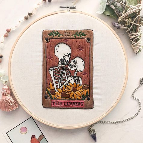 Tarot Card Crochet, Tarot Card Embroidery Patterns, Tarot Card Cross Stitch Pattern Free, Tarot Pattern, Tarot Card Embroidery, Tarot Cards Cross Stitch Pattern, Daisy Gifts, Tarot Embroidery Pattern, Embroidery Tarot