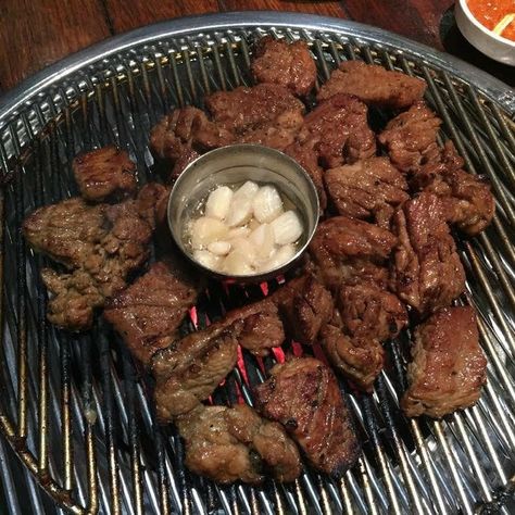 Meat Aesthetic, K Food, 17 Kpop, Food Goals, Japan Food, Grilled Meat, Food Shop, Cafe Food, Korean Food