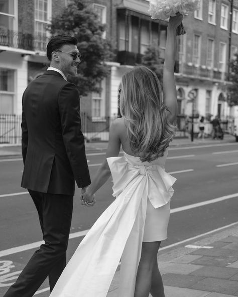 An Understatedly Chic and Beautiful Ceremony in London✨ Charlotte and Kieffer marked their 10th year together by exchanging vows in a heartfelt ceremony at the historic Old Marylebone Town Hall in London. With their families and beloved dog Bella around, the couple celebrated a legal union that set the stage for their lavish wedding in Rome, Italy. «We wanted our London legal ceremony to be a vibe and something we would look back at and remember. We loved this day, and it really showed that... Mejuri Rings, Old Marylebone Town Hall, Marylebone Town Hall, Wedding In Rome, Wedding Aisle Outdoor, Lavish Wedding, Story Photography, Wedding Photography Styles, Luxury Wedding Photography