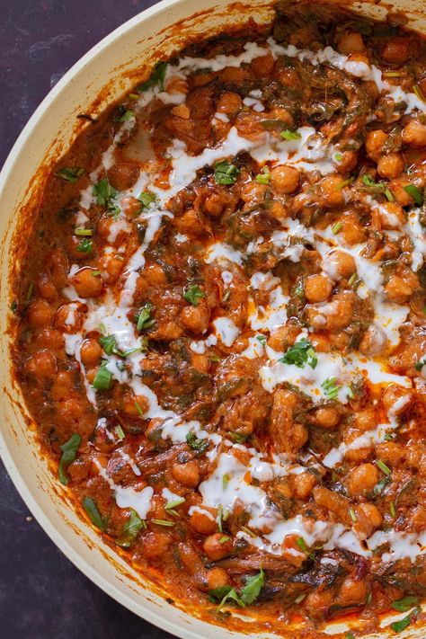 Harissa chickpeas is a super quick, one pan meal with lots of caramelized onions, greens, and chickpeas in a creamy, spicy sauce. Recipes Using Harissa, Harissa Chickpeas, Plan Board, Harissa Recipes, Lentils Beans, One Pan Meal, Harissa Paste, How To Cook Beans, Dinner This Week