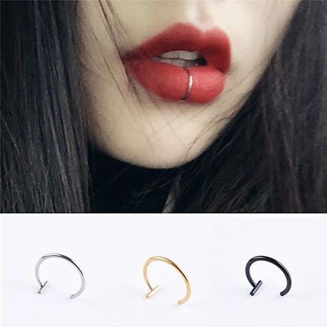 Piercings Lip, Halloween Street, Lip Piercing Jewelry, Lip Jewelry, Earring Cuff Chain, Lip Piercings, Piercing Labret, Face Piercings, Cool Piercings