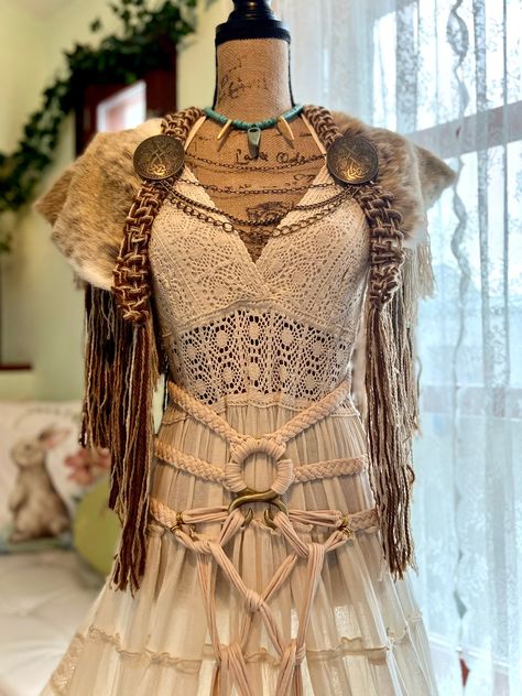 Astral Clothes, Viking Gown, Fur Mantle, Pagan Wedding Dresses, Viking Wedding Dress, Norse Wedding, Handfasting Dress, Wedding Handfasting, Costume Viking