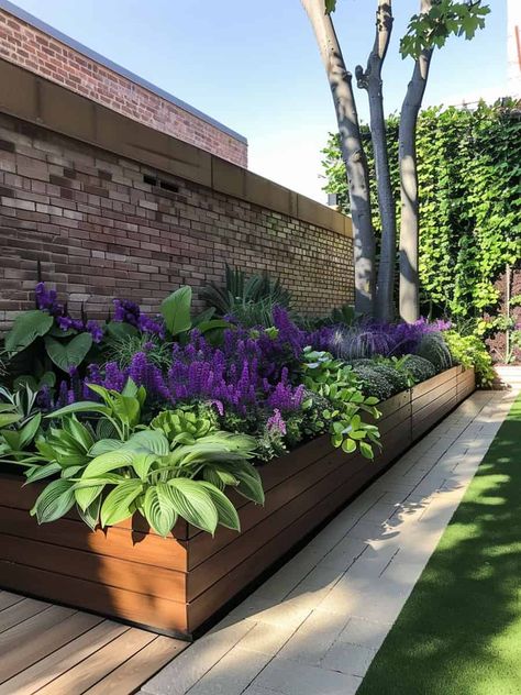 Railway Sleepers Edging: Neat and Orderly Flower Bed Border Sleeper Flower Bed Ideas, Gardens With Sleepers, Sleeper Edging, Sleepers Garden, Organized Garden, Railway Sleepers Garden, Small Retaining Wall, Sleepers In Garden, Garden Edger