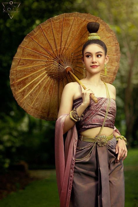 Thai Traditional Clothing, Thailand Outfit, Royal Costume, Thailand Dress, Traditional Thai Clothing, Thai Wedding Dress, Thai Clothes, Thai Traditional Dress, Thai Dress