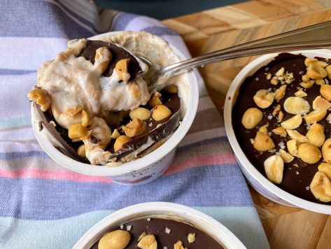 Froyo Peanut Butter Cups, Peanut Butter Protein Yogurt, Greek Yogurt With Chocolate Chips, Frozen Greek Yogurt Snacks, Peanut Butter Cup Frozen Yogurt, Pb2 Yogurt Recipes, Snickers Greek Yogurt, Shredded Chef Michael Matthews Recipes, Chocolate Pb Frozen Yogurt Cups