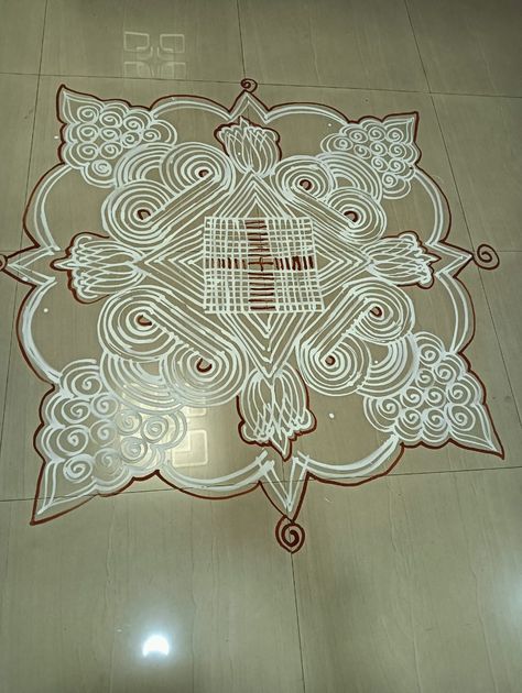 A traditional rangoli for pooja, done with rice soaked in water and then ground to fine paste! Apart from being decorative and a treat for the eyes, it serves as food for ants and other insects as well!😊💓 Rangoli For Pooja, Traditional Rangoli, In Water, Ants, Insects, Rice, Water, Quick Saves