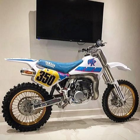 Dirt Bike Design, Bike Riding Tips, Enduro Vintage, Yamaha Dirt Bikes, Yamaha Motocross, Aprilia Motorcycles, Dirt Motorcycle, Yamaha Wr, Bike Toy