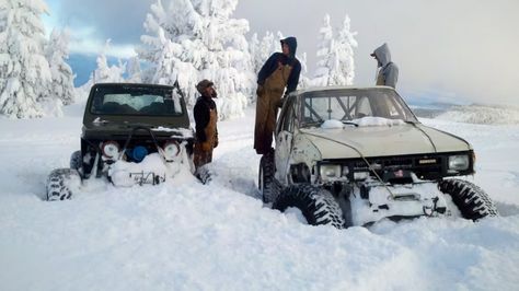 Love that deep snow! Fun In The Snow, Deep Snow, Pajero Sport, Toyota 4x4, Four Wheelers, Rock Crawler, Mini Trucks, 4x4 Trucks, Fj Cruiser